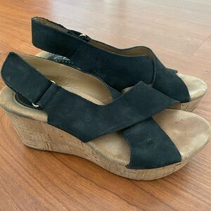 Black wedges